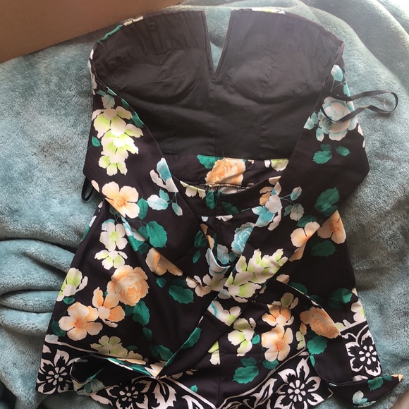 Floral playsuit - Picture 3 of 3